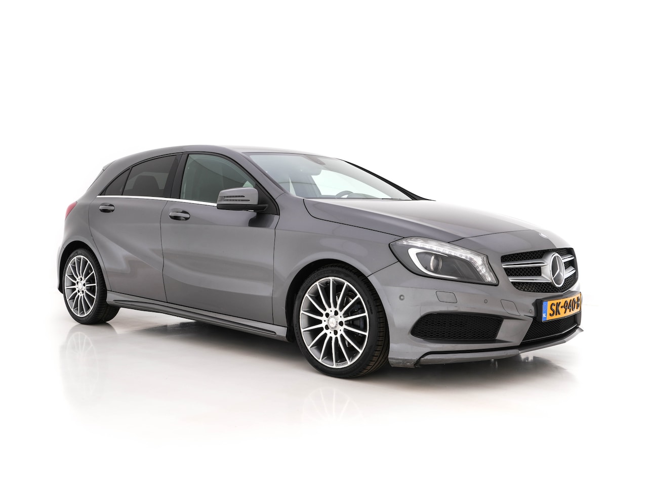 Mercedes-Benz A-klasse - 200 Prestige AMG-Sport-Pack Aut. *XENON | NAVI-FULLMAP | SPORT-SEATS | LEATHER-ALCANTARA | - AutoWereld.nl