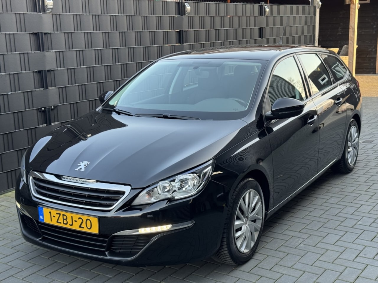 Peugeot 308 SW - 1.2e-THP Active| CLIMA| NAVI| CRUISE| TREKHAAK| NAP - AutoWereld.nl