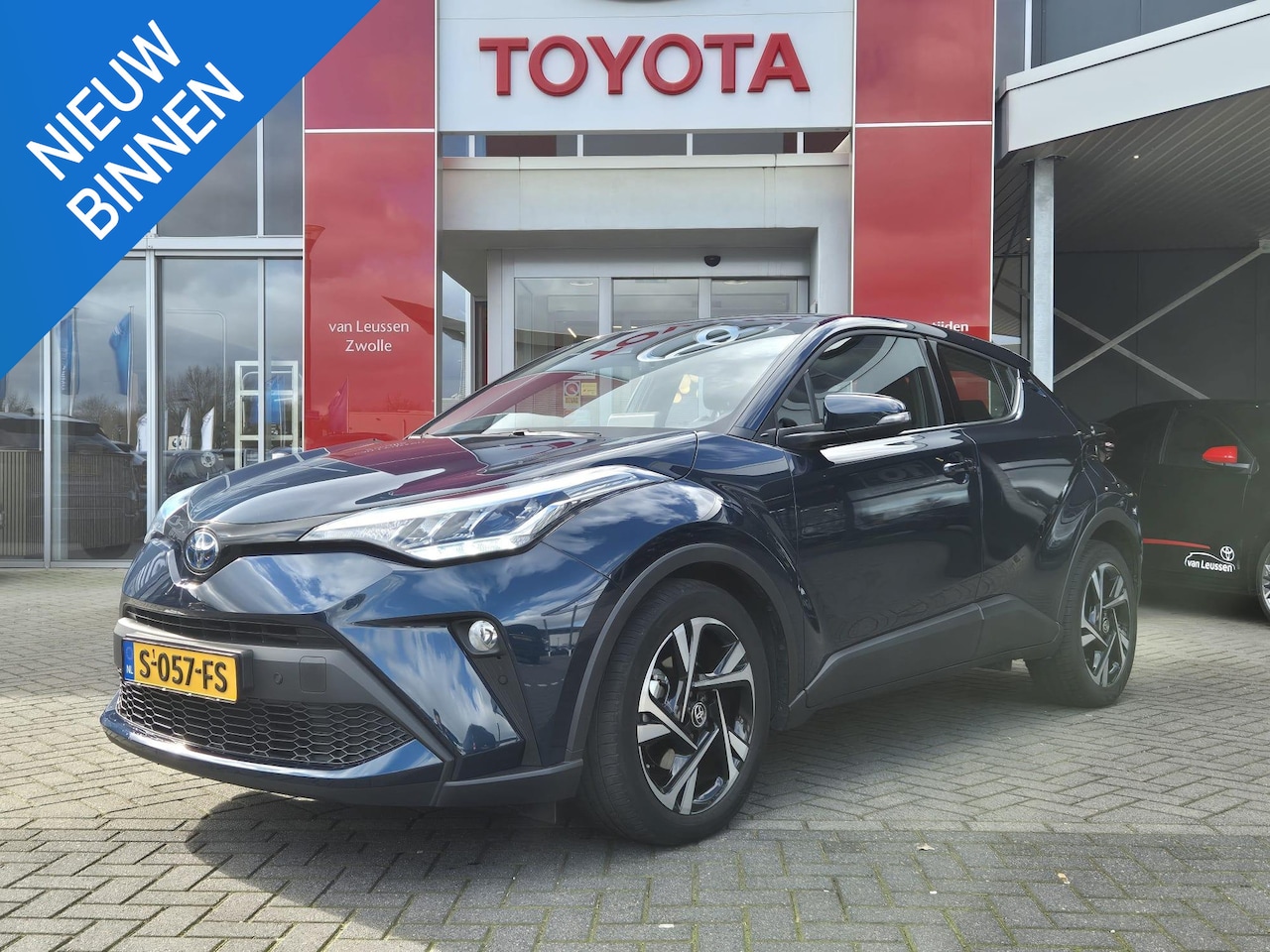 Toyota C-HR - 1.8 HYBRID DYNAMIC APPLE/ANDROID PARK-SENSOREN KEYLESS BLISS 18"LMV 1e EIGENAAR NL-AUTO - AutoWereld.nl