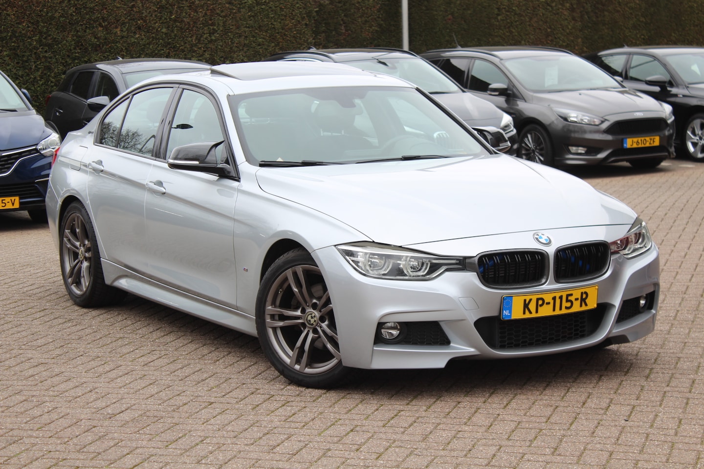 BMW 3-serie - 330e Centennial Exe. M Sport / Schuifdak / Alcantara / 18'' / Navigatie / Parkeerhulp acht - AutoWereld.nl