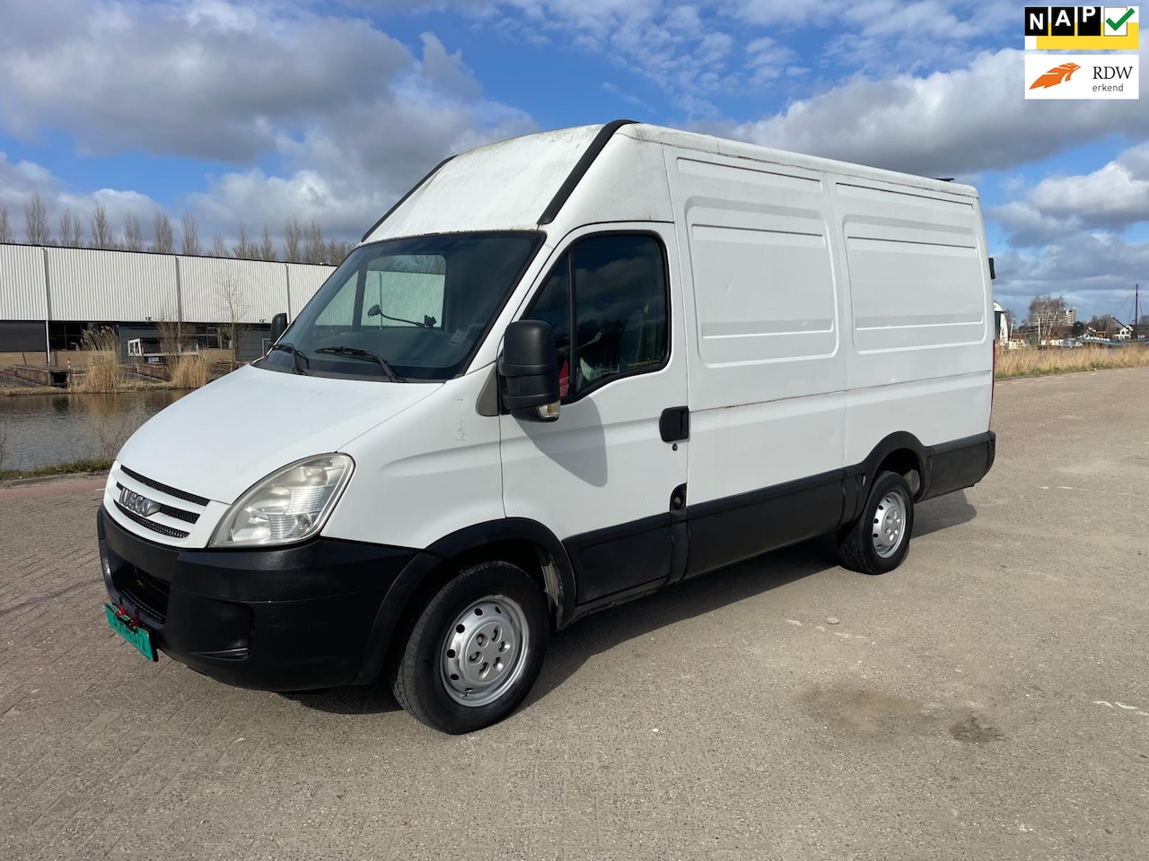 Iveco Daily - 35S13V 330 H2!AIRCO!WENIG KM:178000!RIJDT GOED!SCHAKELT GOED!100KW&136PK!APK:23-05-2025!2 - AutoWereld.nl