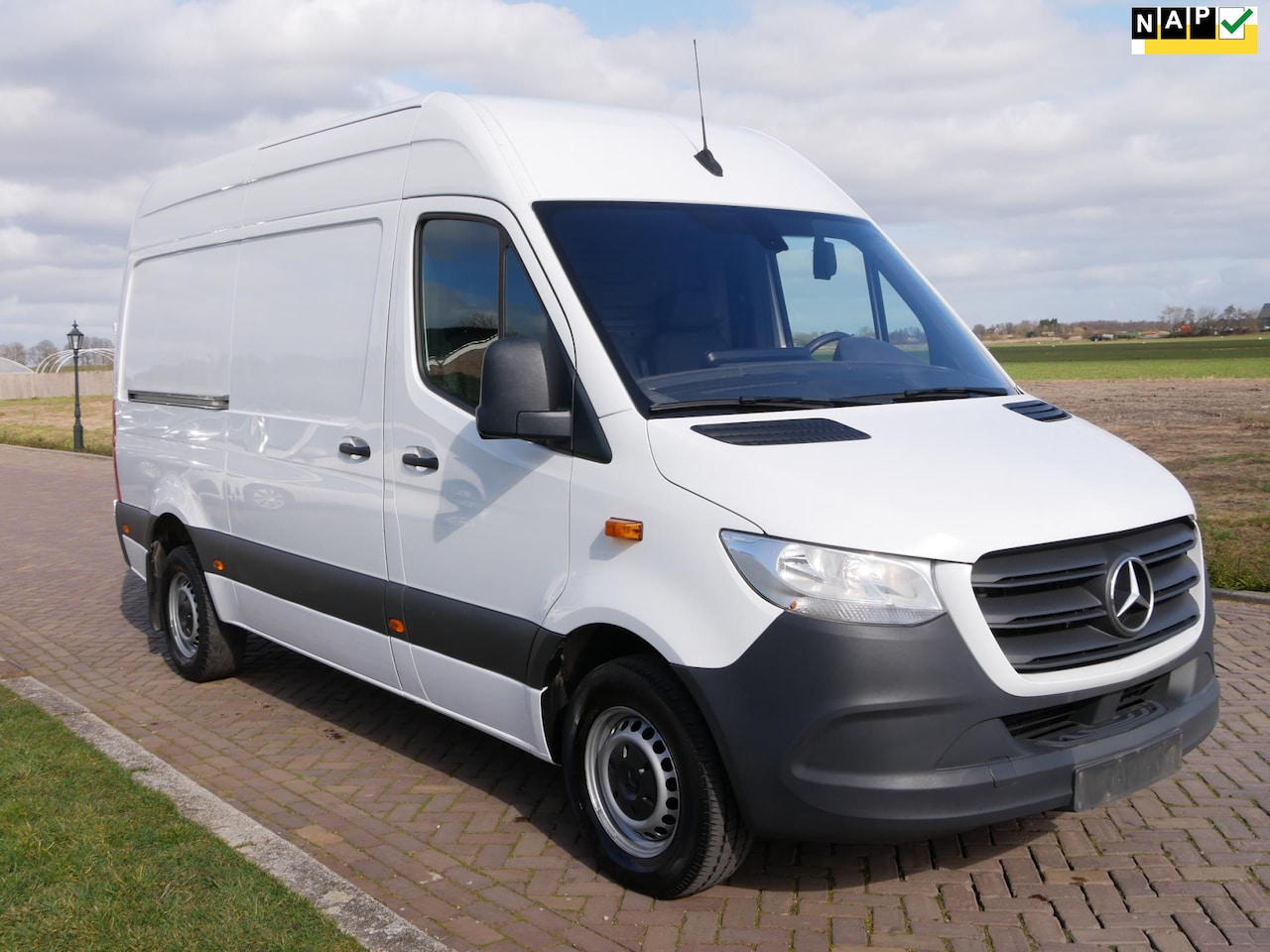 Mercedes-Benz Sprinter - 319 3.0 CDI L2H2 EURO VI-D AUT. AC **6 CILINDER** 3-SEATS - AutoWereld.nl