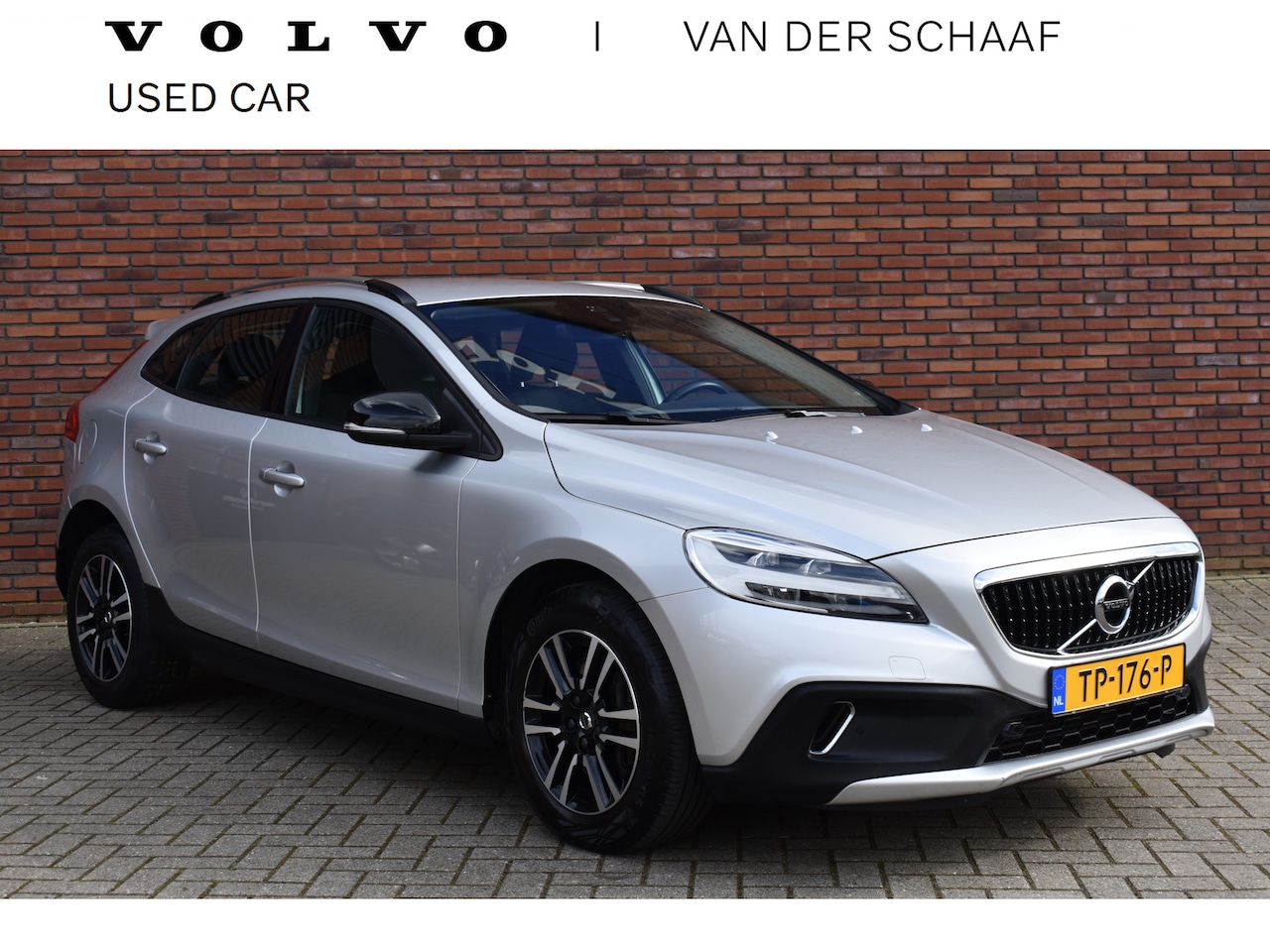 Volvo V40 Cross Country - T3 153PK Automaat Edition+ | Stoelverwarming | Trekhaak | Parkeersensoren voor + achter | - AutoWereld.nl