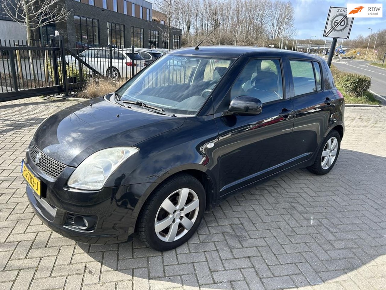 Suzuki Swift - 1.3 Base 2010! AIRCO! KEYLESS! NWE APK! - AutoWereld.nl