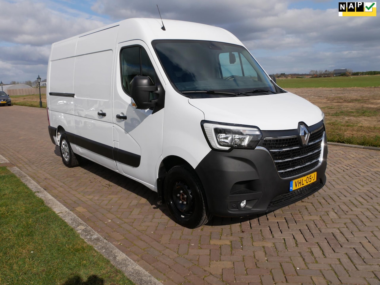 Renault Master - T33 2.3 dCi 135 L2H2 AC NAVI - AutoWereld.nl