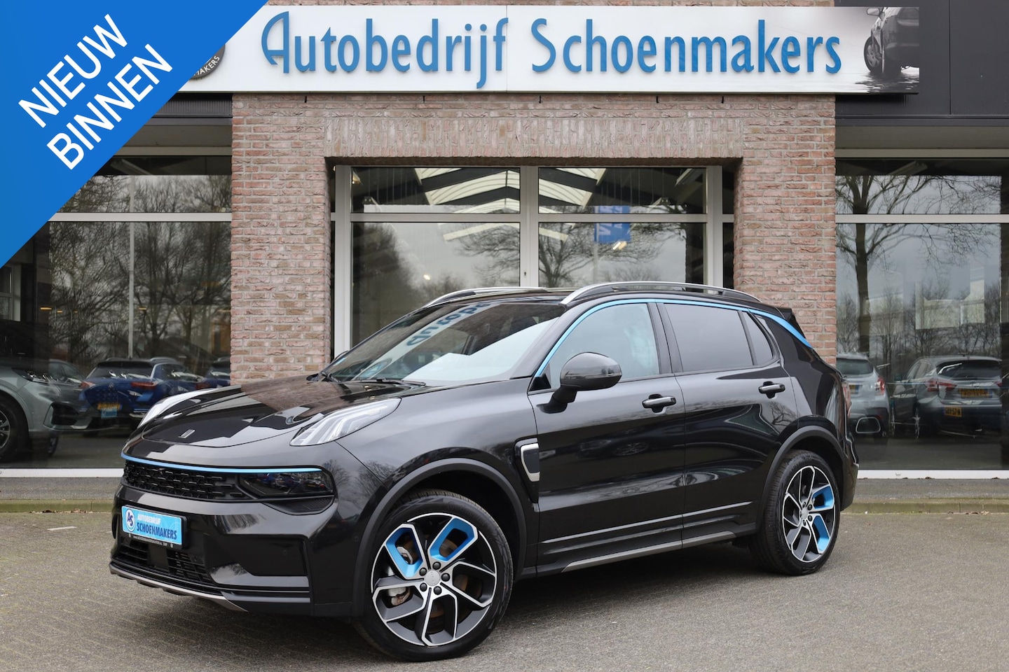 Lynk & Co 01 - 1.5 261PK! MY23+6.6Kwh LADEN! ZWARTE-HEMEL ROLHOES MY23 360-CAMERA PANO/SCHUIF INFINITY DA - AutoWereld.nl