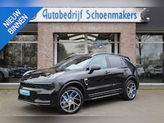 Lynk & Co 01 - 1.5 261PK MY23+6.6Kwh LADEN ZWARTE-HEMEL ROLHOES MY23 360-CAMERA PANO/SCHUIF INFINITY DAB