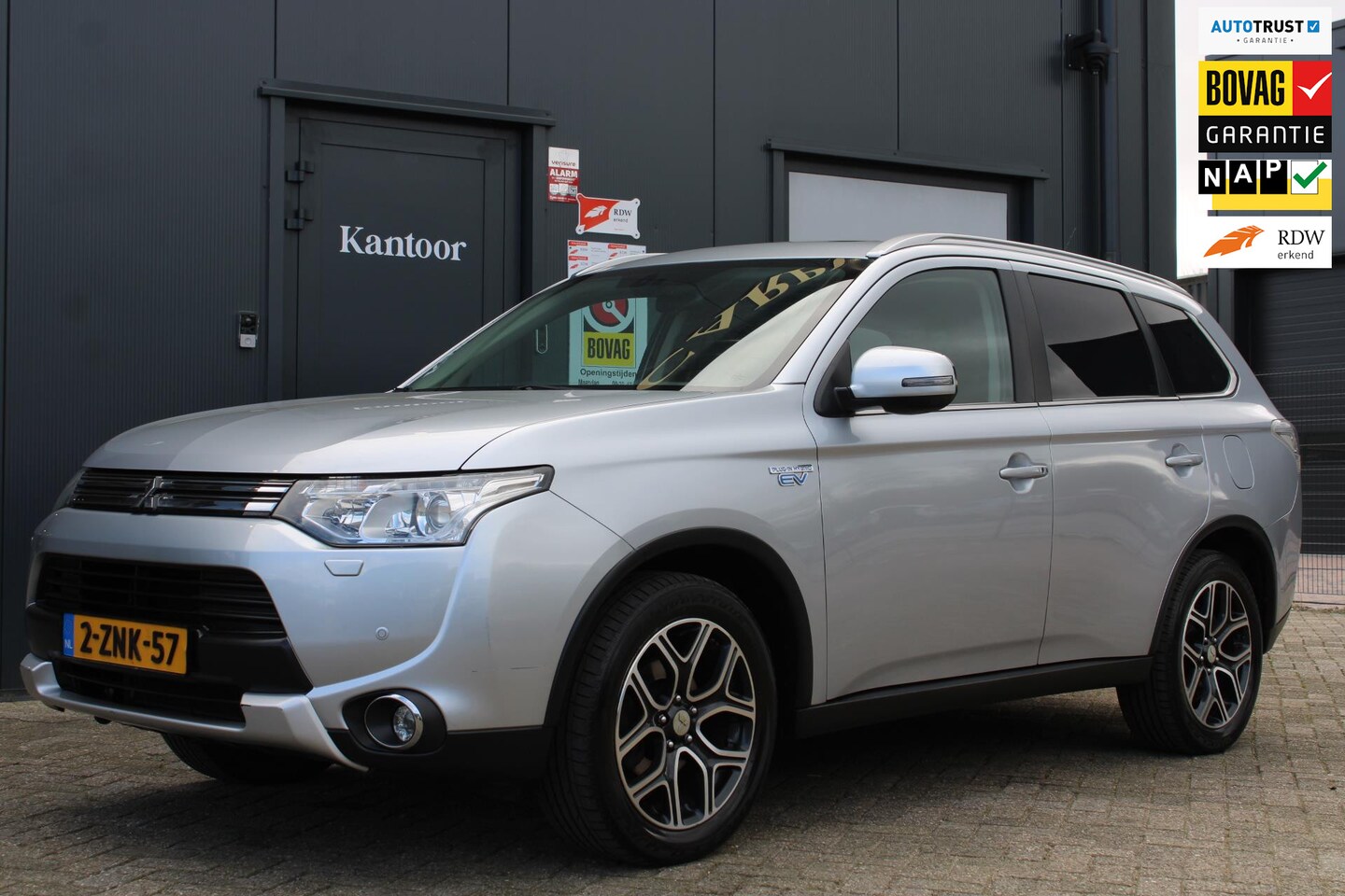 Mitsubishi Outlander - 2.0 PHEV Instyle X-Line 2.0 PHEV Instyle X-Line - AutoWereld.nl