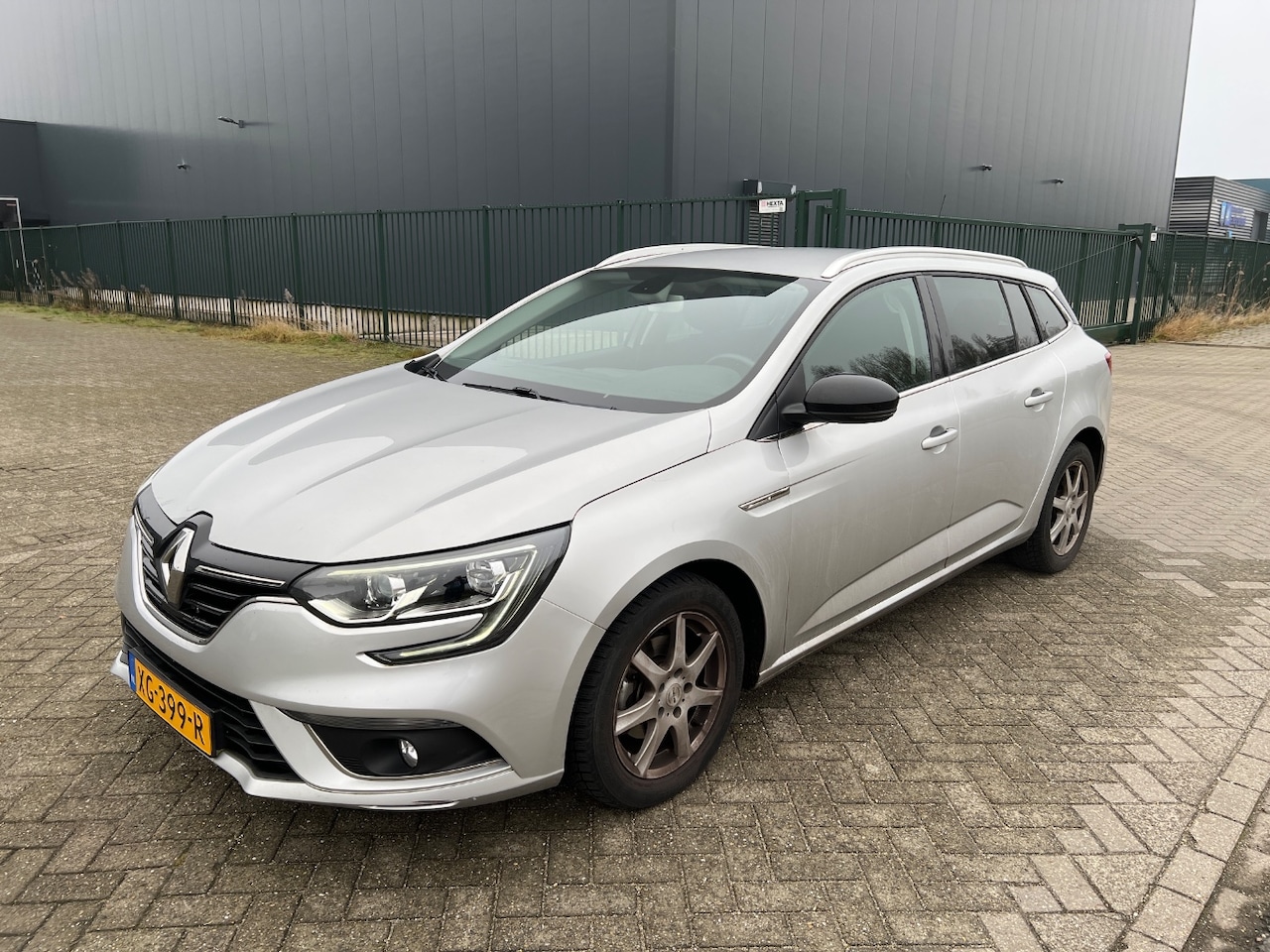 Renault Mégane Estate - 1.3 TCe Limited | DAB ontvanger | Elektronisch Stabiliteits Programma | LED achterlichten - AutoWereld.nl