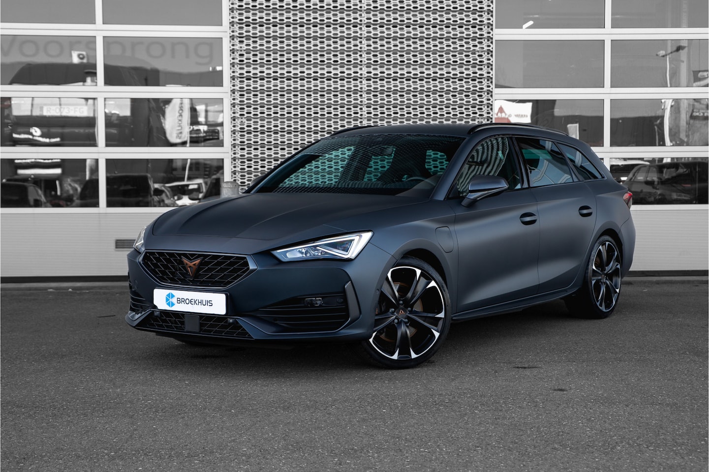 CUPRA Leon Sportstourer - 1.4 e-Hybrid VZ 245 pk Performance | Camera | Carplay | Navigatie | Stoel- en stuurverwarm - AutoWereld.nl