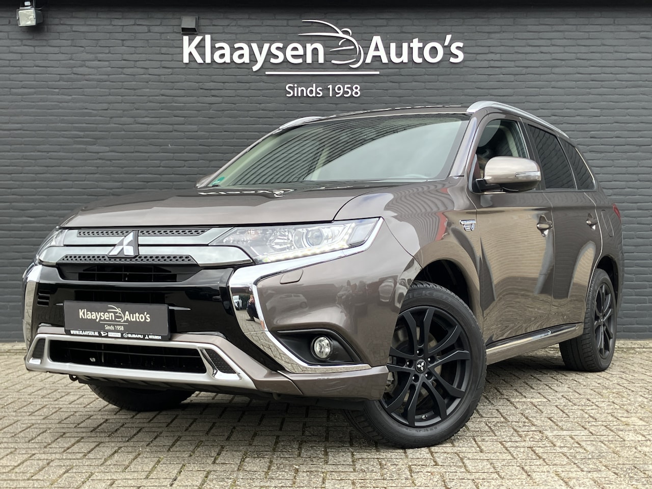 Mitsubishi Outlander - 2.4 PHEV Intense+ 225 pk 4WD AUT. | 1e eigenaar | dealer onderhouden | trekhaak | navigati - AutoWereld.nl