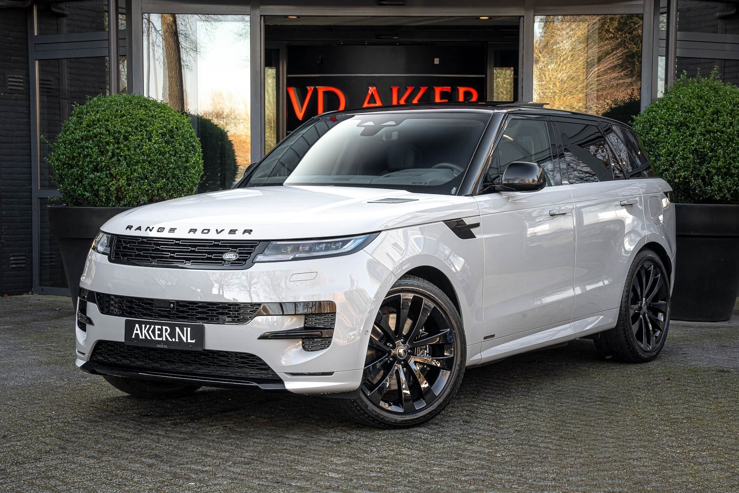 Land Rover Range Rover Sport - LANDROVER P550e Autobiography Massage | Black Exterior Pack | 4Wielsturing | Head-up - AutoWereld.nl