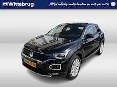 Volkswagen T-Roc - 1.5 TSI Sport / AUTOMAAT/ ADAPT. CRUISE/ NAVI/ PARK. SENSOREN V&A/ CLIMATE/ STUUR & STOELV