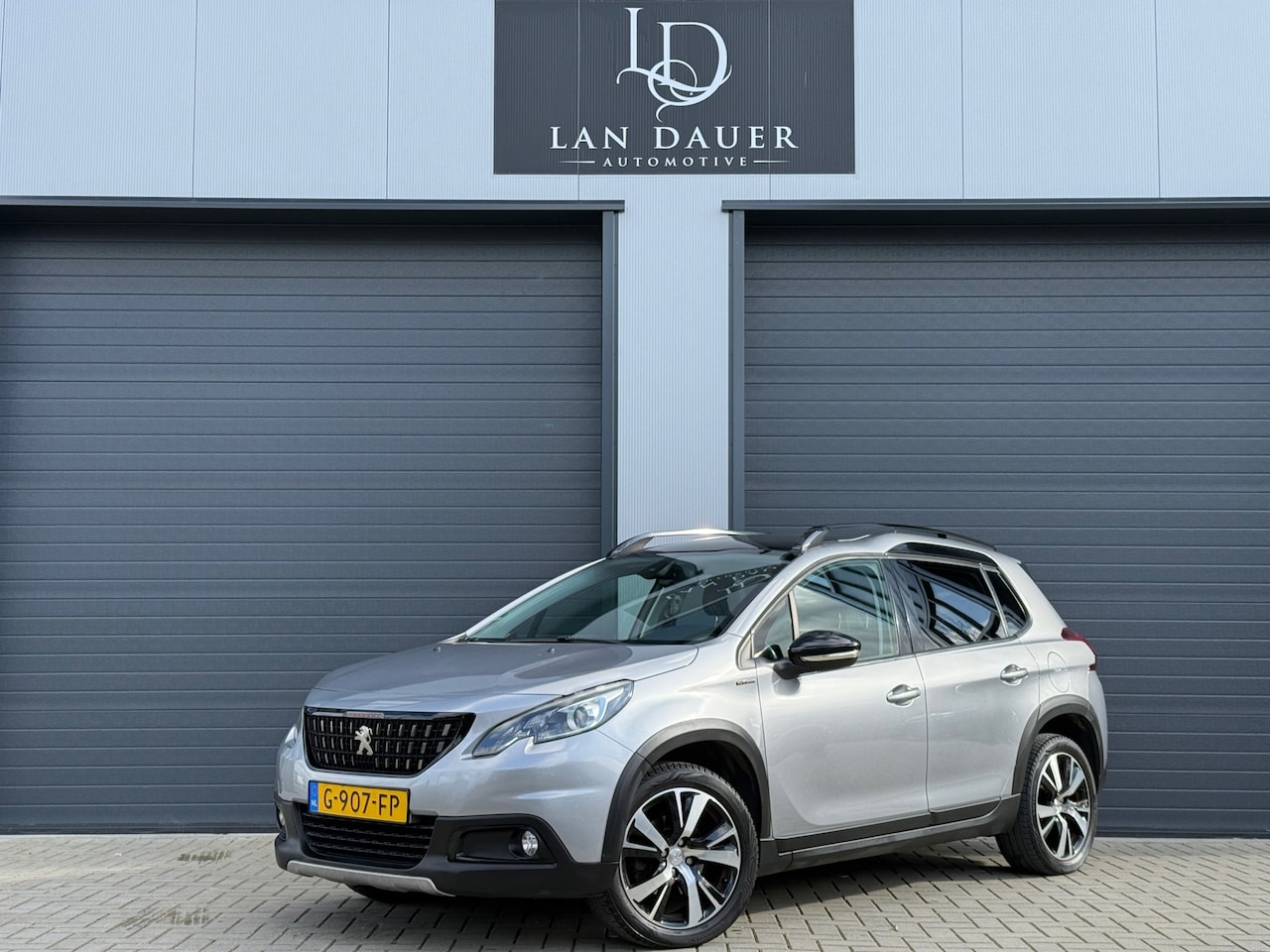 Peugeot 2008 - 1.2 PureTech Allure GT-Line / Automaat / Pano - AutoWereld.nl