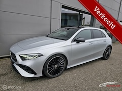 Mercedes-Benz A-klasse - 180 AMG Line Panorama/Sfeer/19 ''/Camera