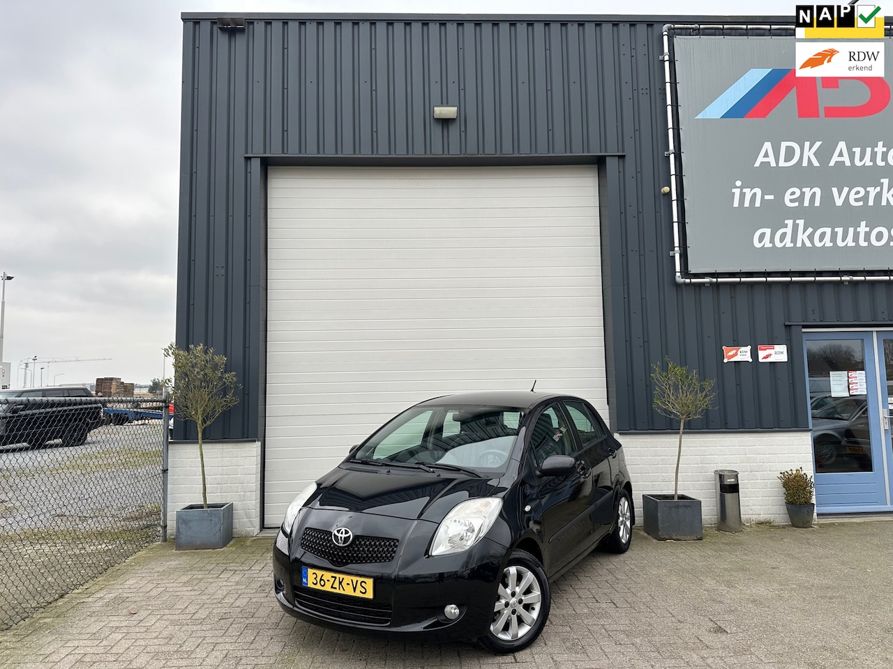 Toyota Yaris - 1.3 VVTi Executive LEDER/NAVI/TREKHAAK/AIRCO/NIEUWE APK/LM VELGEN - AutoWereld.nl