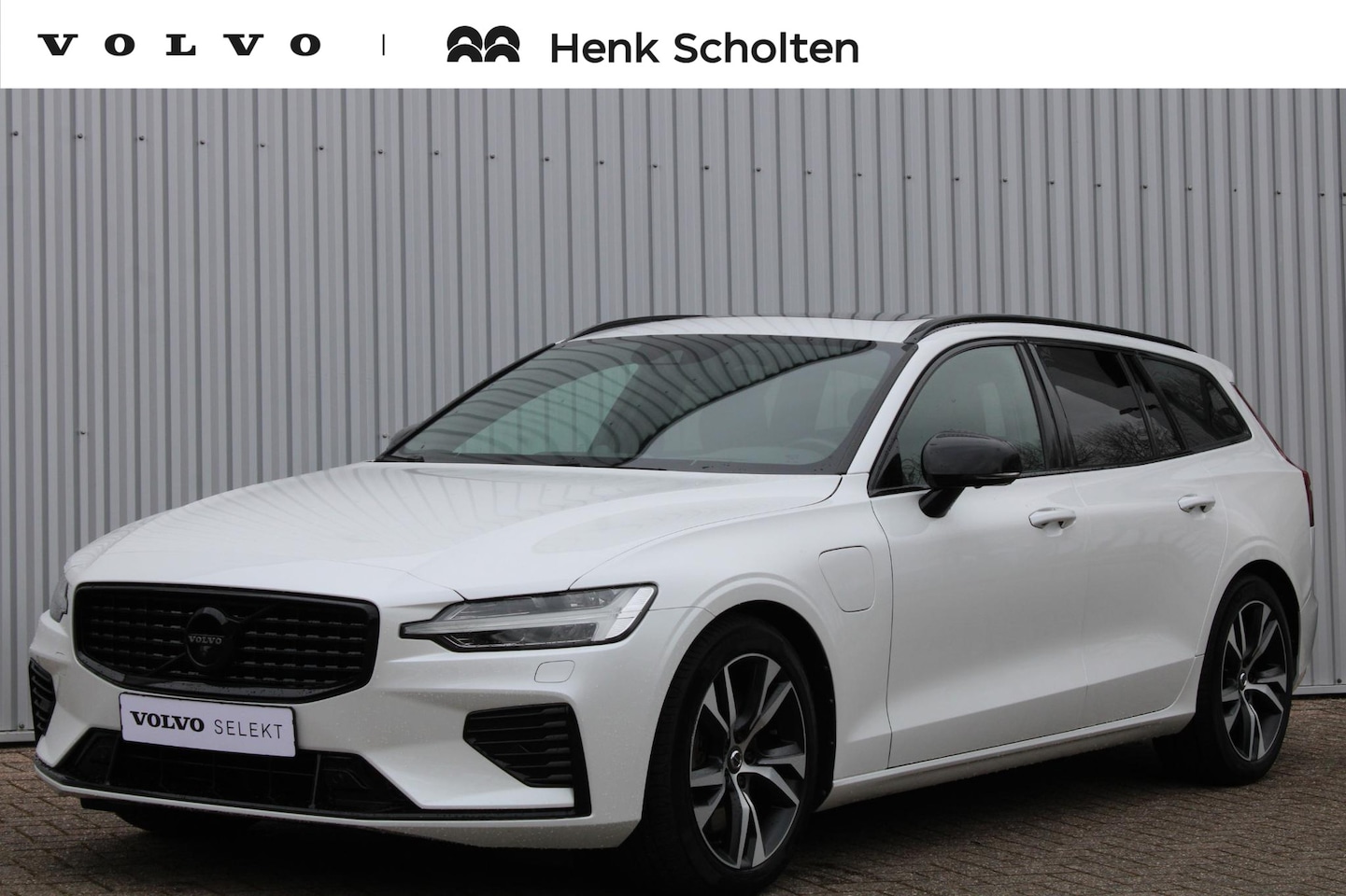 Volvo V60 - T6 Automaat Recharge AWD R-Design | Panoramadak| Premium Audio by Bowers en Wilkins| Head - AutoWereld.nl