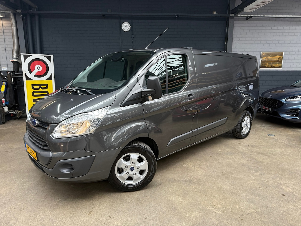 Ford Transit Custom - 310 2.0 TDCI L2H1 Trend 310 2.0 TDCI L2H1 Trend 130pk,Camera Achter,Cruise Control,Navi,Lane Asist,Trekhaak 2800kg - AutoWereld.nl