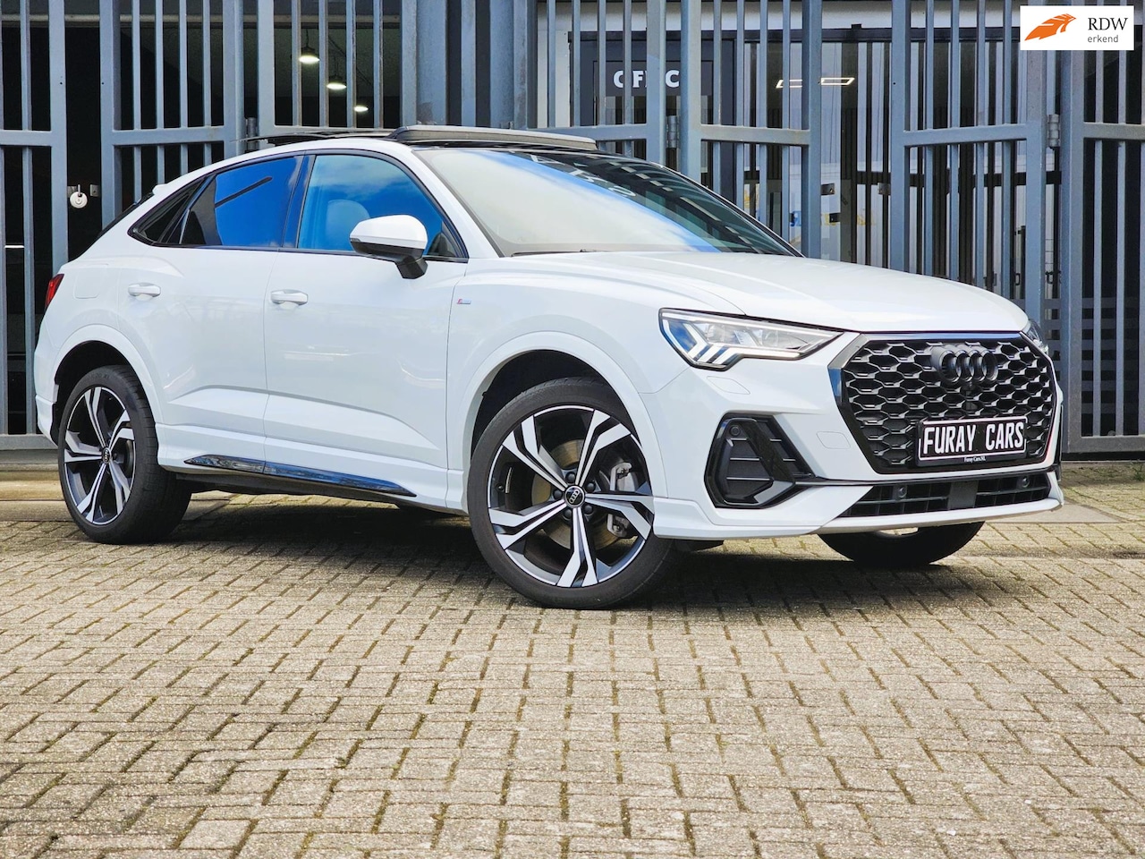 Audi Q3 Sportback - 45 TFSI e S Edition PANO/360CAM/KEYLES - AutoWereld.nl