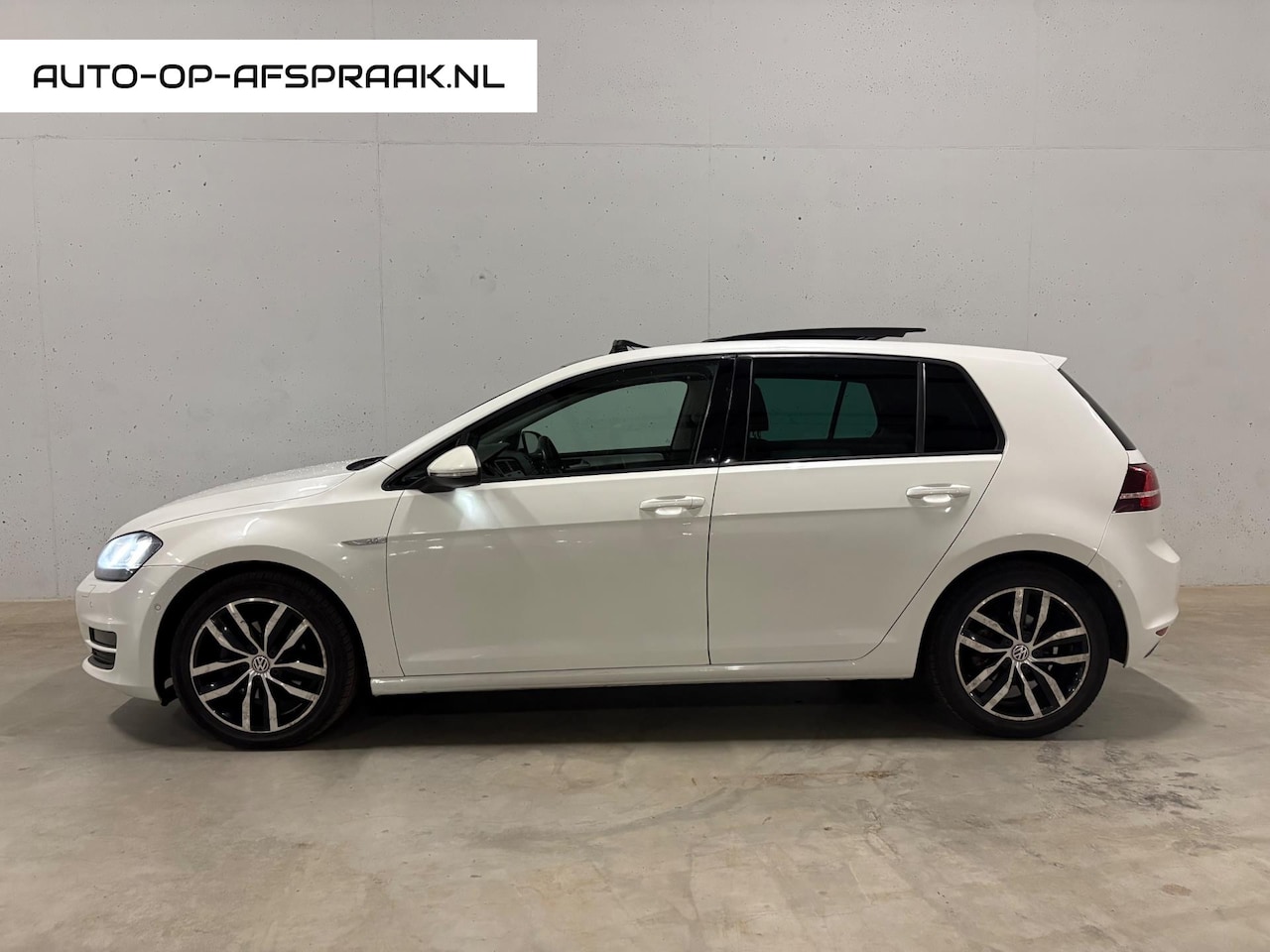 Volkswagen Golf - 1.4 TSI Highline Automaat Pano - AutoWereld.nl