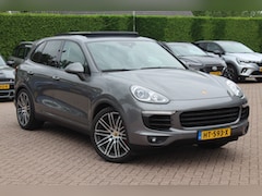 Porsche Cayenne - 3.0 S E-Hybrid / Panoramadak / Luchtvering / 21'' / Sportchrono / Leder / Stoelverwarming