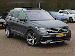 Volkswagen Tiguan - 1.5 TSI R-Line Business+ / Trekhaak / Panoramadak / Camera / Keyless / Matrix LED / 19'' /