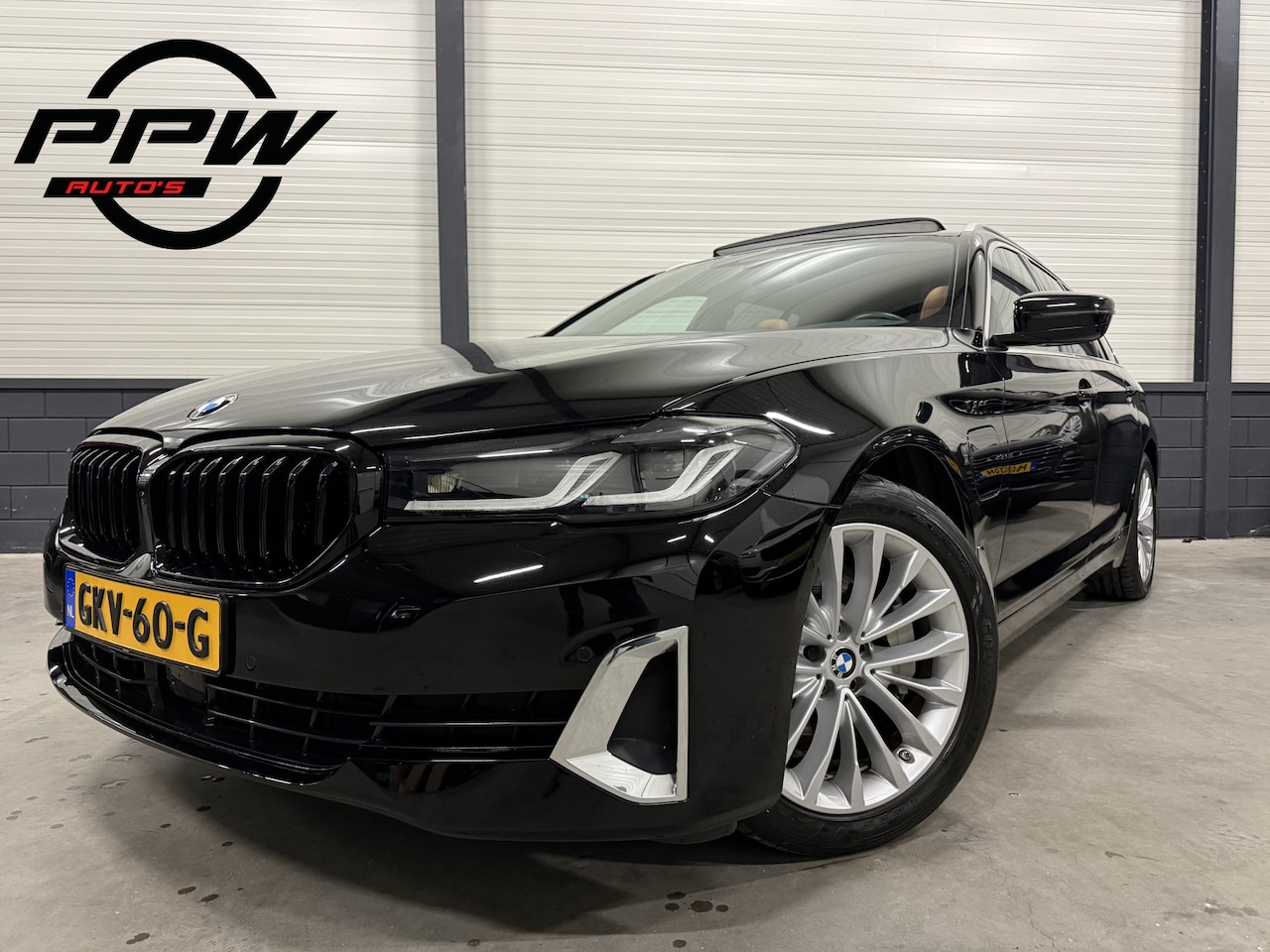 BMW 5-serie Touring - 530e xDrive High Exe PANO/H&K/ACC/MEMORY/ADAPTIVE-LED/SPORT-LEER/18"/LIVE COCKPIT PRO/STAN - AutoWereld.nl