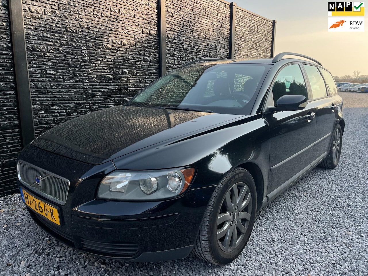 Volvo V50 - 2.4i Leder, Airco, 16" LM Vegen, Panorama Dak - AutoWereld.nl