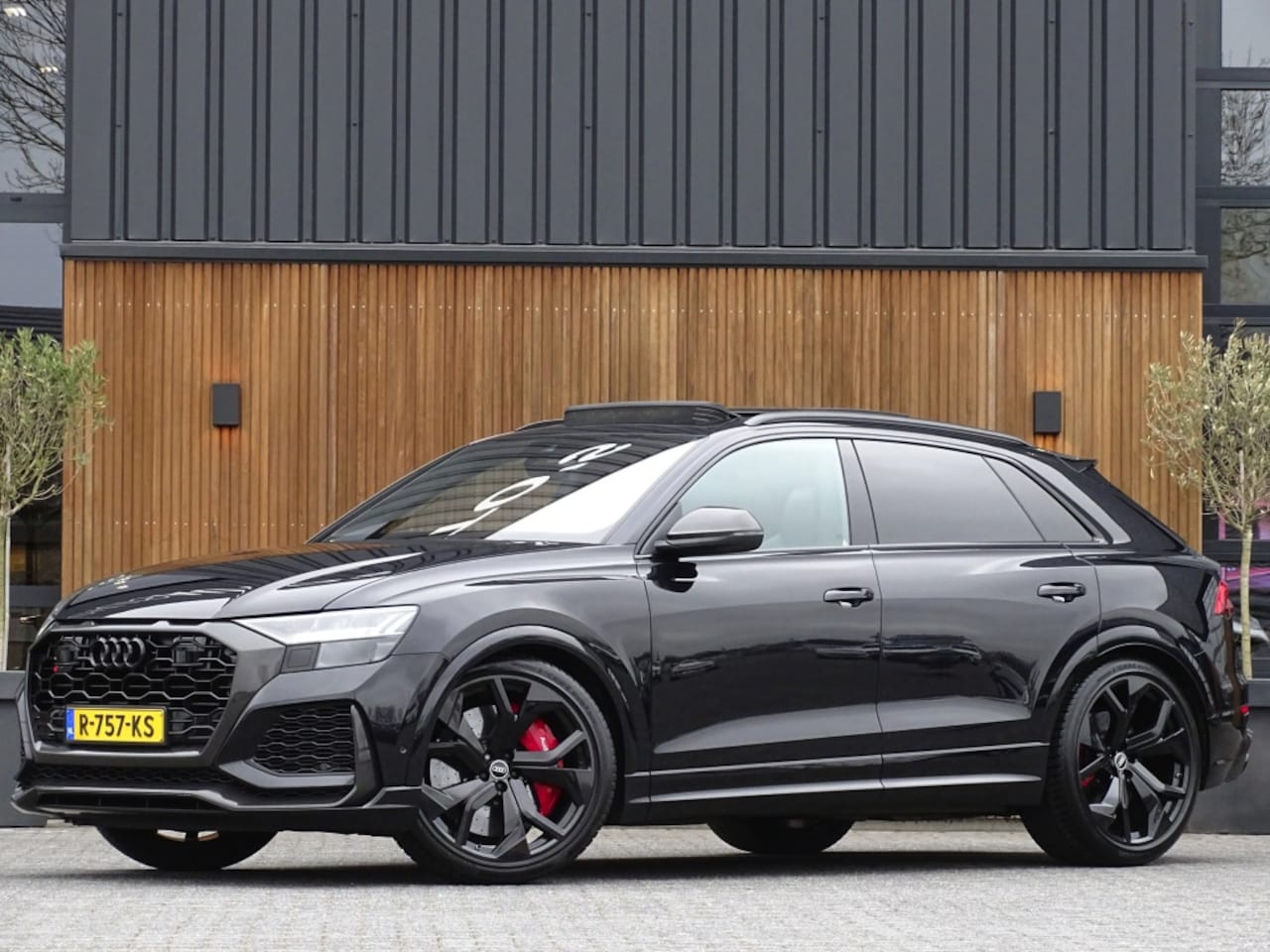 Audi Q8 - 4.0 TFSI V8T 601PK / B&O / Carbon / RS keramisch / LED - AutoWereld.nl