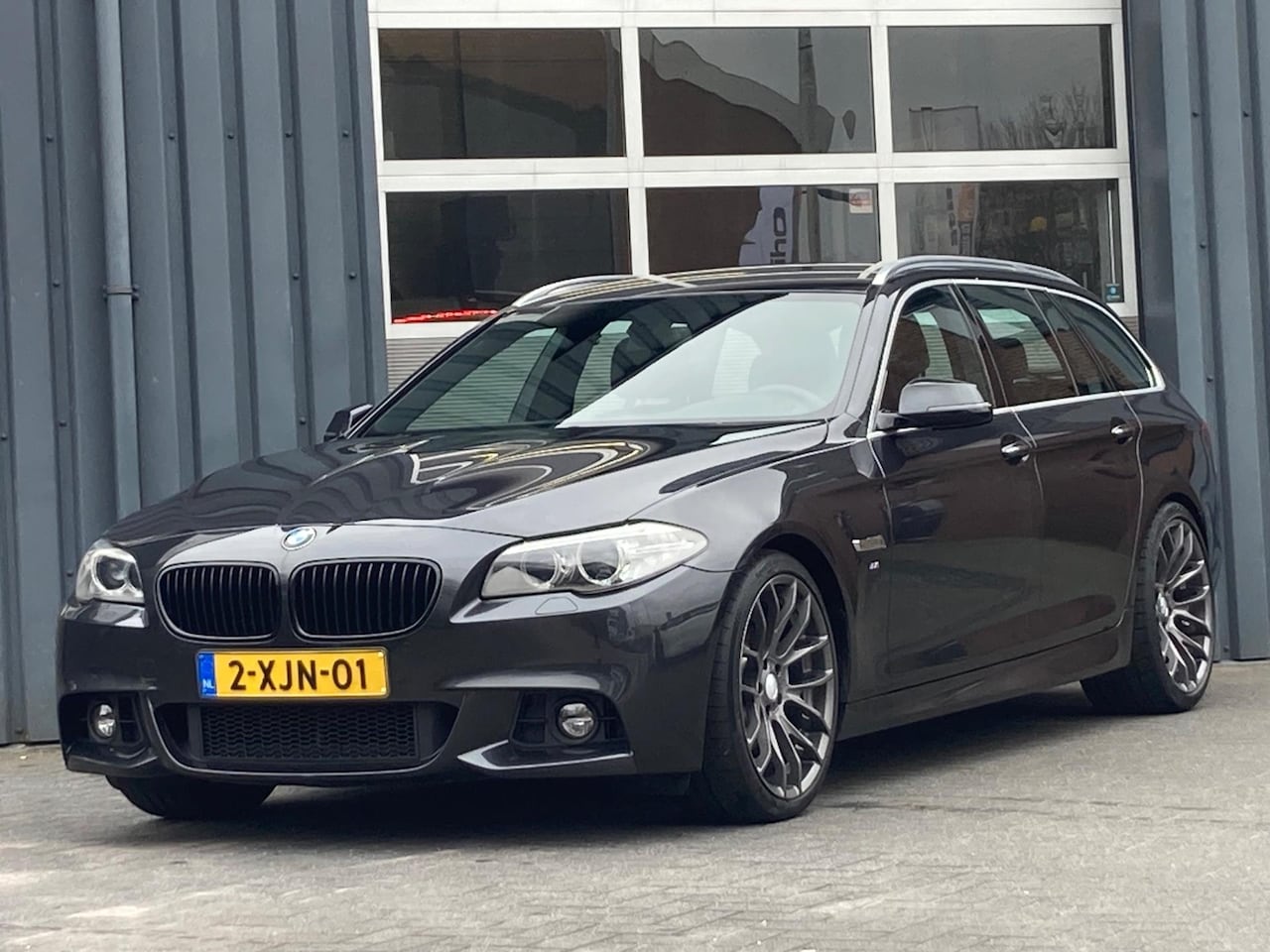 BMW 5-serie Touring - 520i Automaat M-Pakket, Navigatie, 20 Inch, Cruise control, Climate Control, Xenon, Trekha - AutoWereld.nl