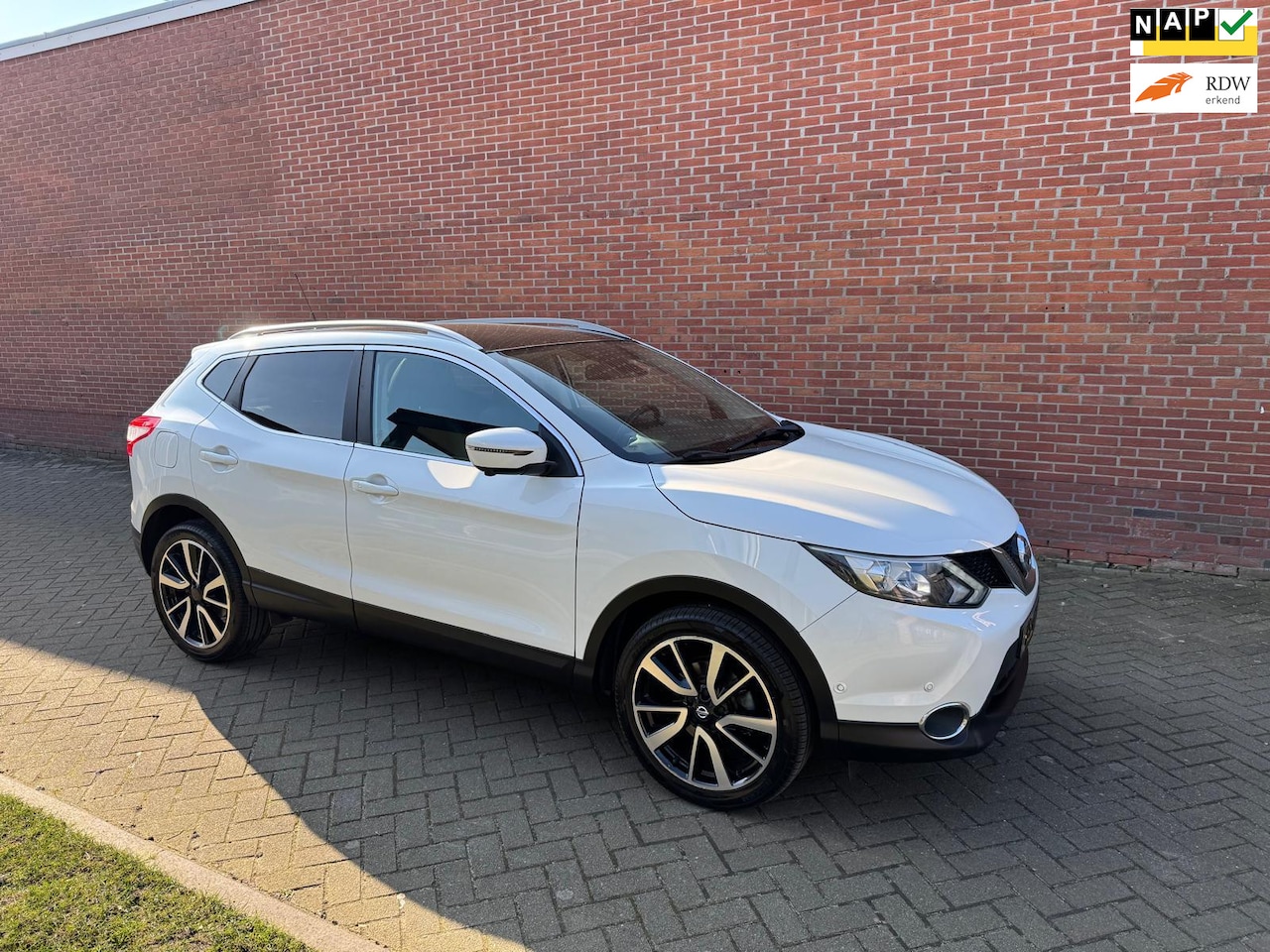 Nissan Qashqai - 1.2 Tekna Leder Navi Pano Camera - AutoWereld.nl