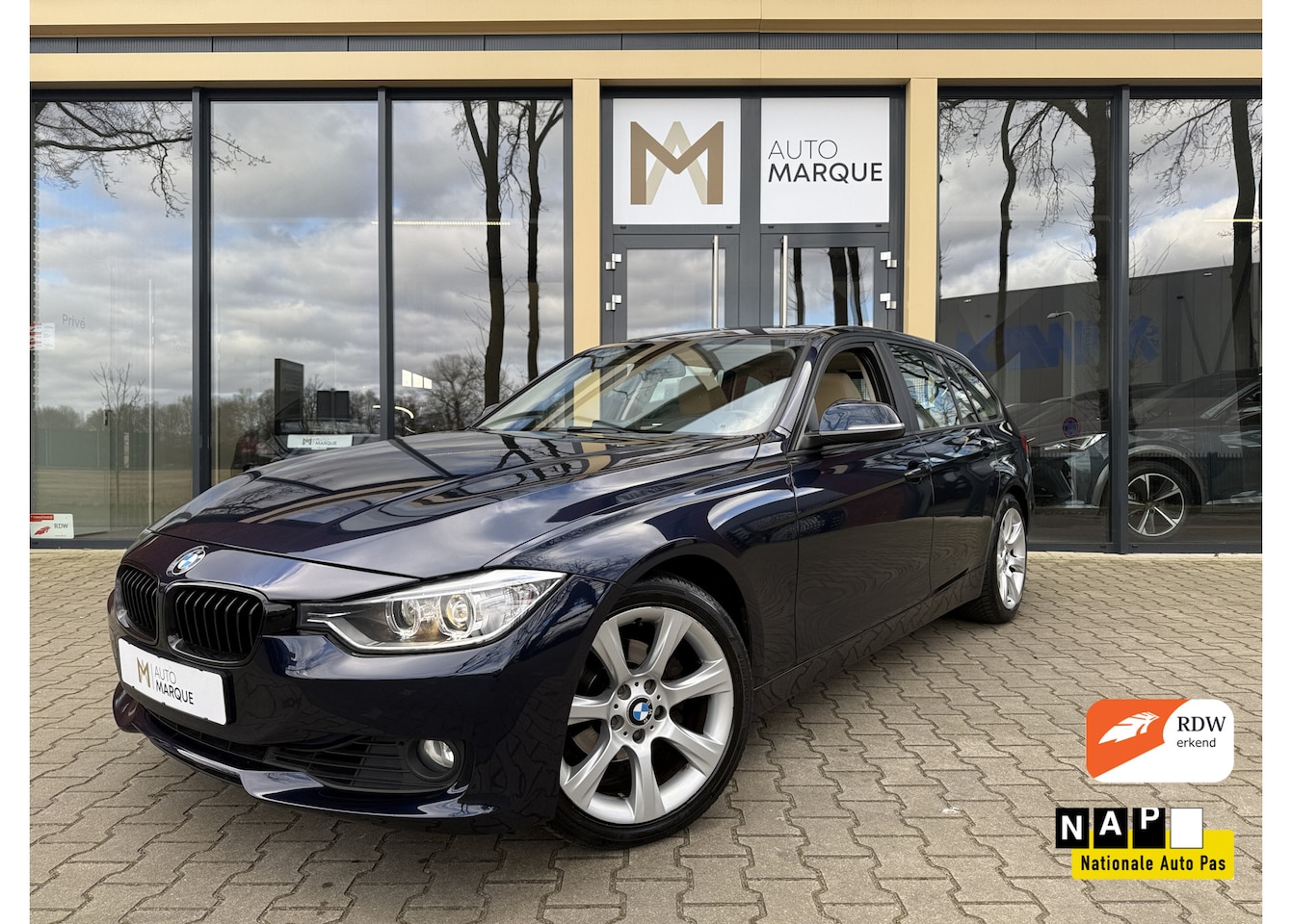 BMW 3-serie Touring - 320i | Upgrade Edition | Panoramadak | Lederen Bekleding | Stoelverwarming | HIFI | 18" LM - AutoWereld.nl