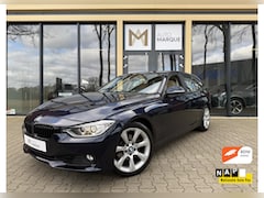 BMW 3-serie Touring - 320i | Upgrade Edition | Panoramadak | Lederen Bekleding | Stoelverwarming | HIFI | 18" LM