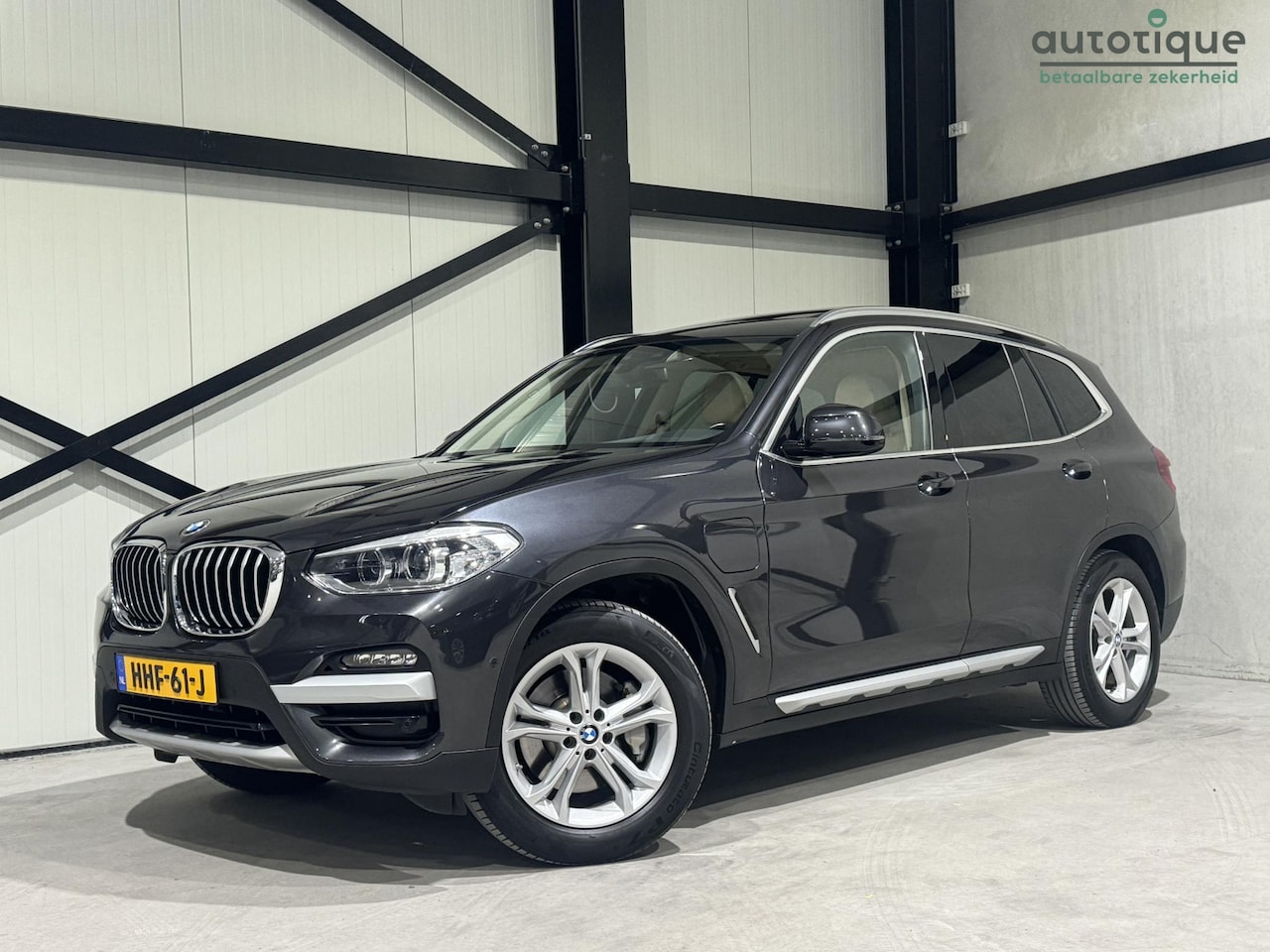 BMW X3 - xDrive30e X-Line Aut. | panorama | navi | leder | trekhaak | - AutoWereld.nl