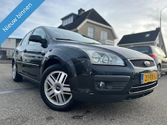 Ford Focus - 1.6-16V Ghia