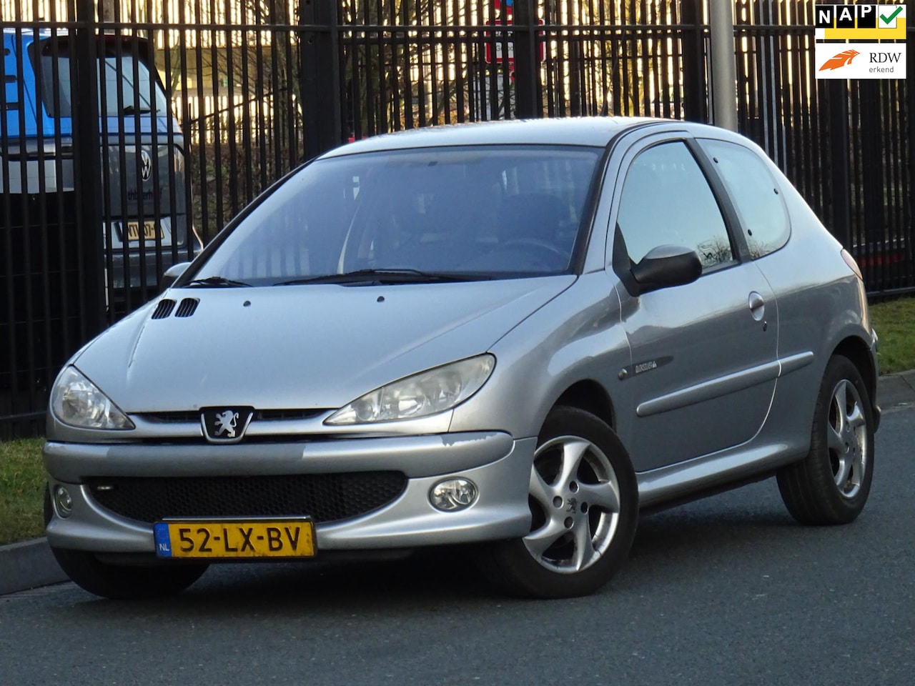 Peugeot 206 - 1.6-16V Quiksilver NAP/CLIMA/ELEKRAM/APK - AutoWereld.nl