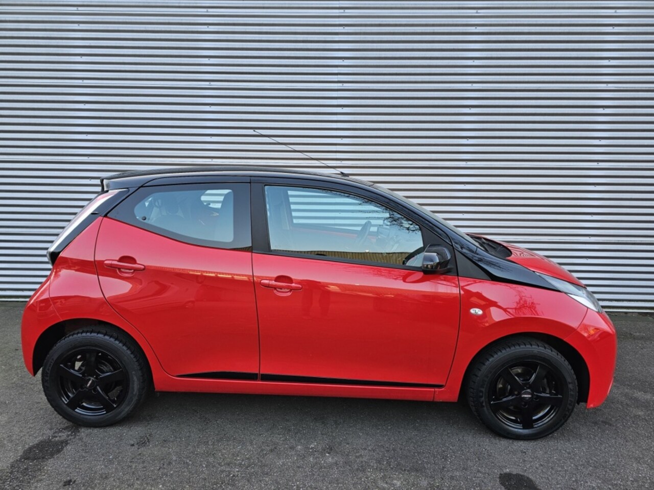 Toyota Aygo - 1.0 VVT-i x-cite 1.0 VVT-i x-cite - AutoWereld.nl