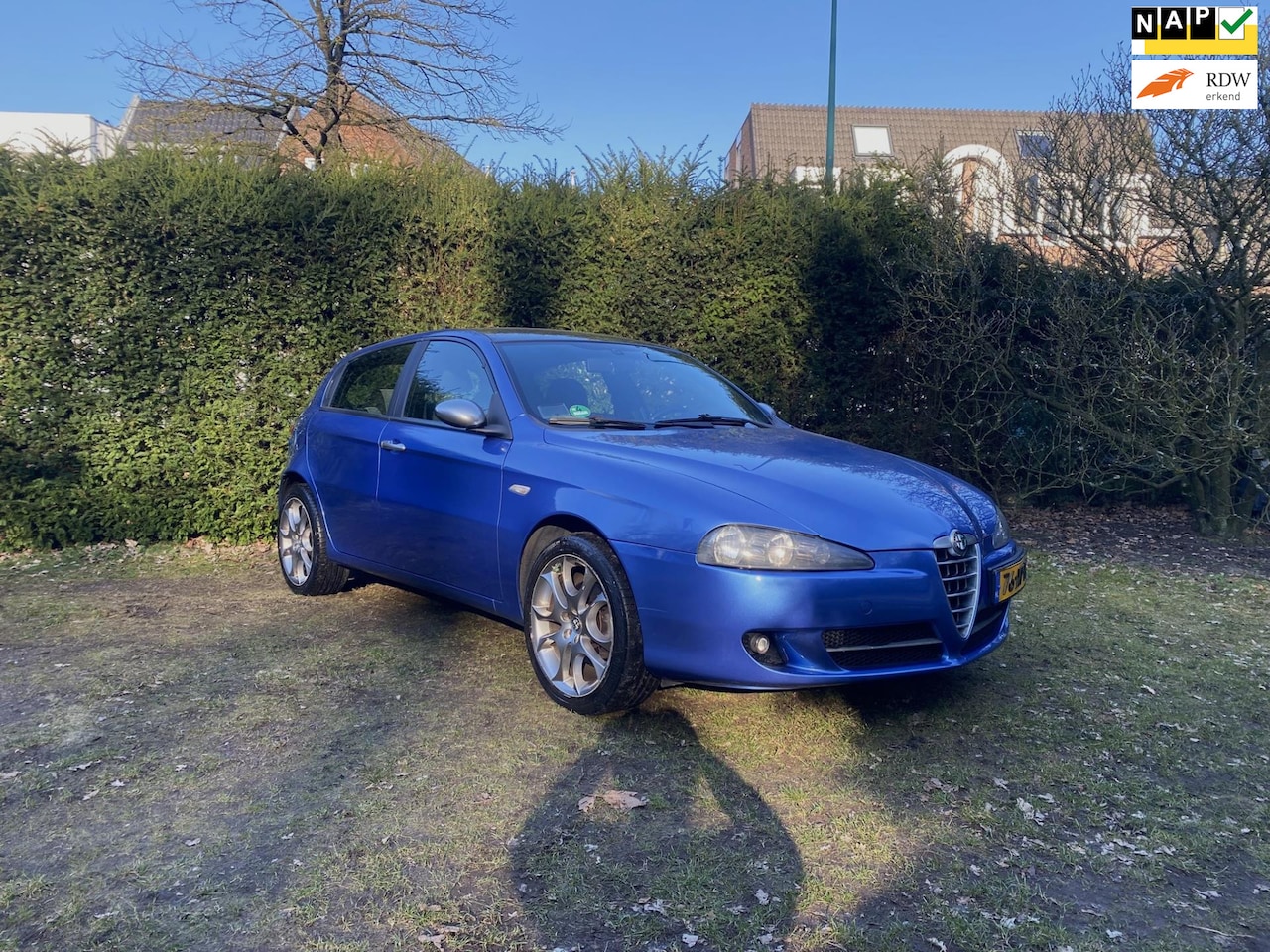 Alfa Romeo 147 - 1.6 T.Spark Collezione II APK t/m 10.2025 I Trekhaak I NAP I ECC etc - AutoWereld.nl