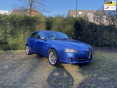 Alfa Romeo 147 - 1.6 T.Spark Collezione II APK t/m 10.2025 I Trekhaak I NAP I ECC etc