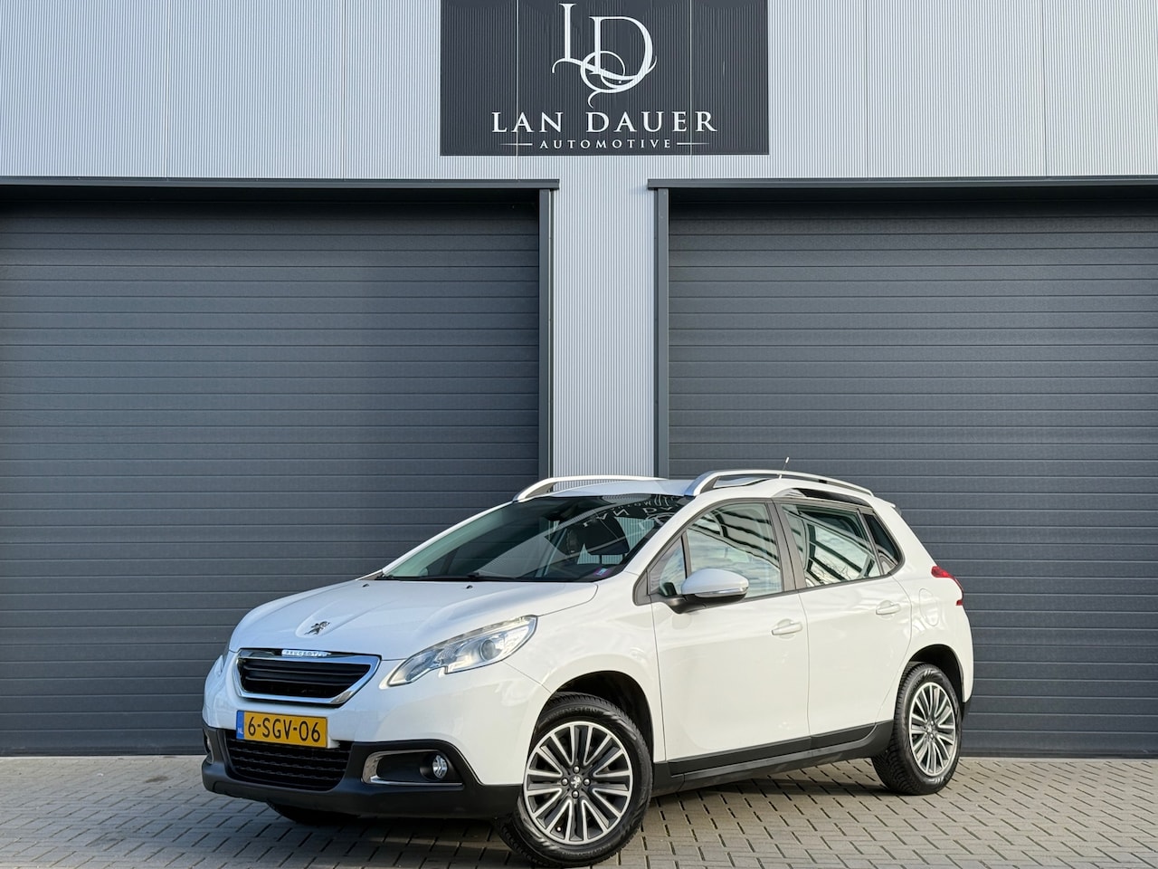 Peugeot 2008 - 1.2 VTi Active / APK / Lage km NAP / Sensor - AutoWereld.nl