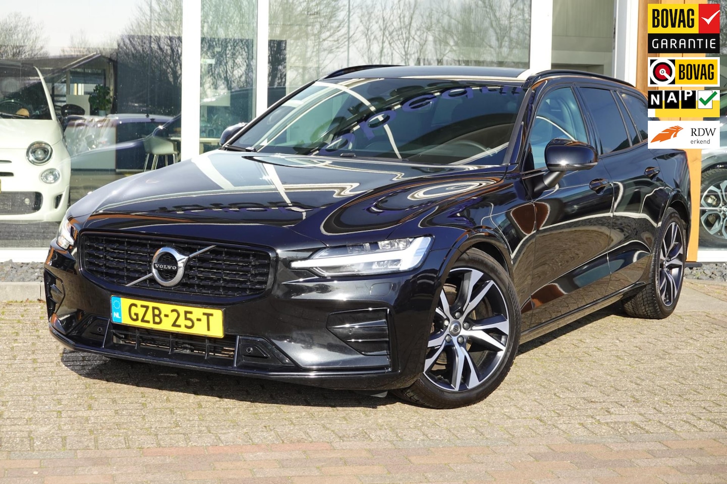 Volvo V60 - 2.0 B4 R-Design 2.0 B4 R-Design - AutoWereld.nl