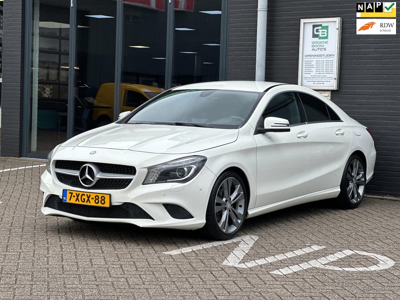 Mercedes-Benz CLA-Klasse - 200 Edition 1/NAVI/XENON/HALF LEDER/NETTE STAAT/AUTOMAAT!! - AutoWereld.nl