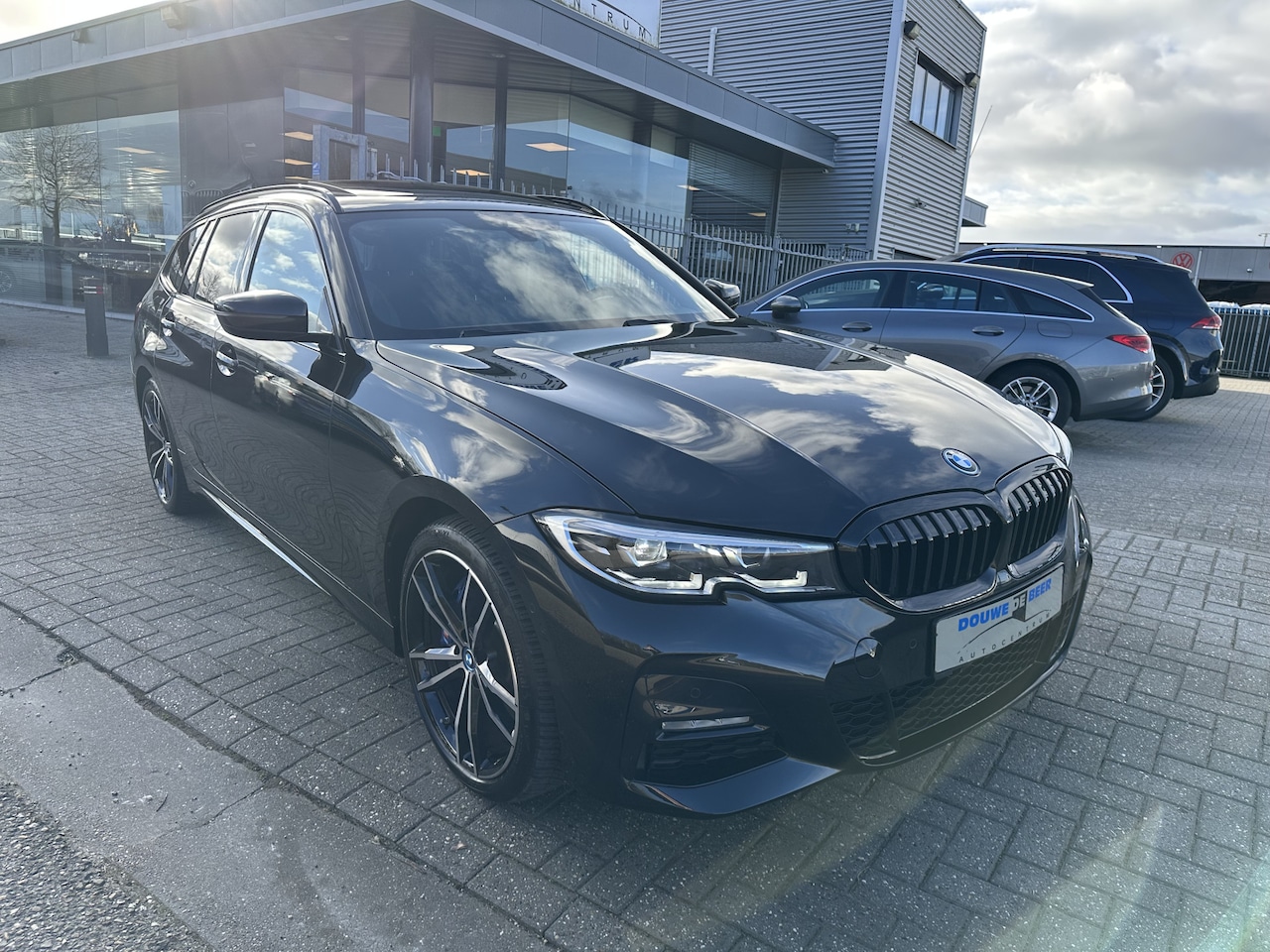 BMW 3-serie Touring - 320e M sport Pano-Dak | Trekhaak | Camera | Stoelverw. | HiFi | DAB - AutoWereld.nl