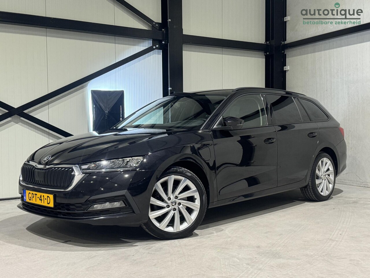 Skoda Octavia Combi - 1.4 TSI iV PHEV Business Edition Aut. | navi | carplay | - AutoWereld.nl