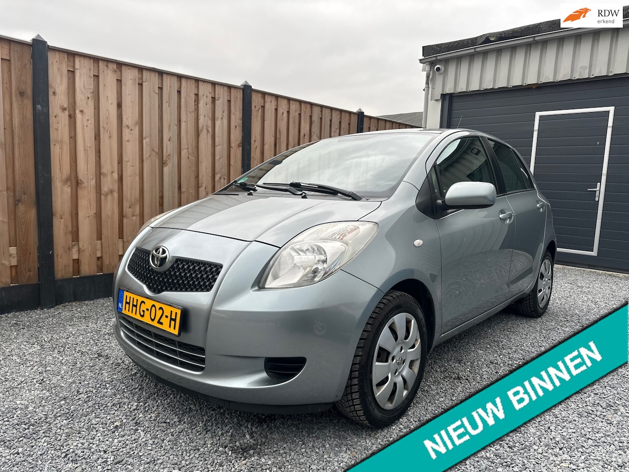 Toyota Yaris - 1.0 VVTi Terra Dealer onderhouden | APK | Airco - AutoWereld.nl