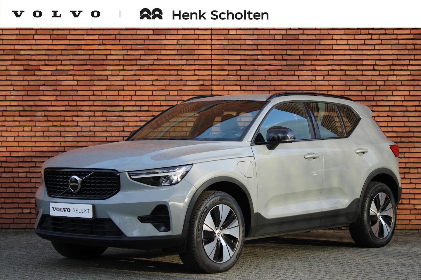 Volvo XC40 - T5 AUT7 263PK Recharge Plus Dark | Trekhaak, All-Season banden, Elektrisch Verstelbare Bes - AutoWereld.nl