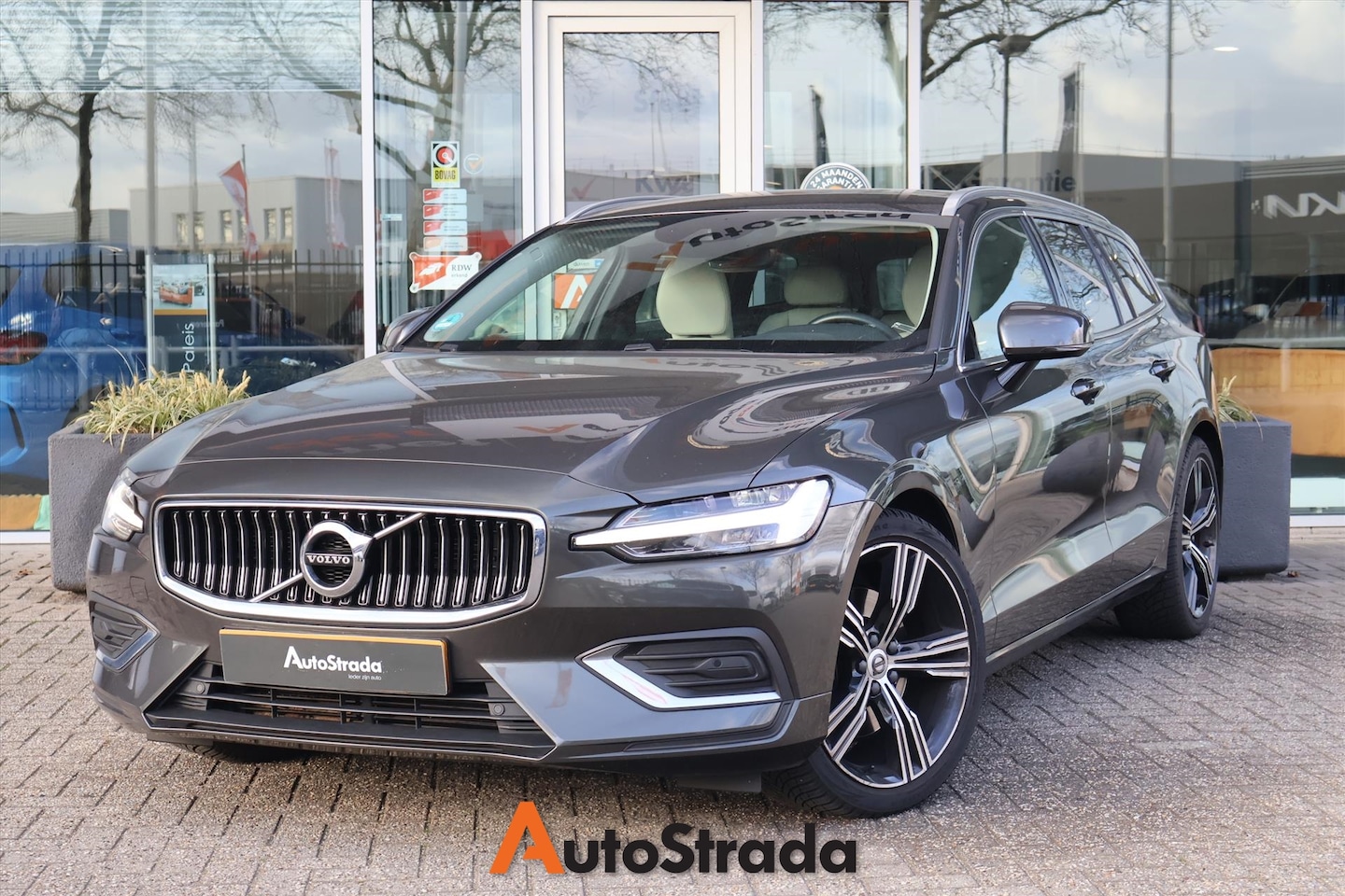 Volvo V60 - T4 Inscription 190pk Geartronic | Harman/Kardon | Memory | Camera | Carplay | Navi | Leder - AutoWereld.nl