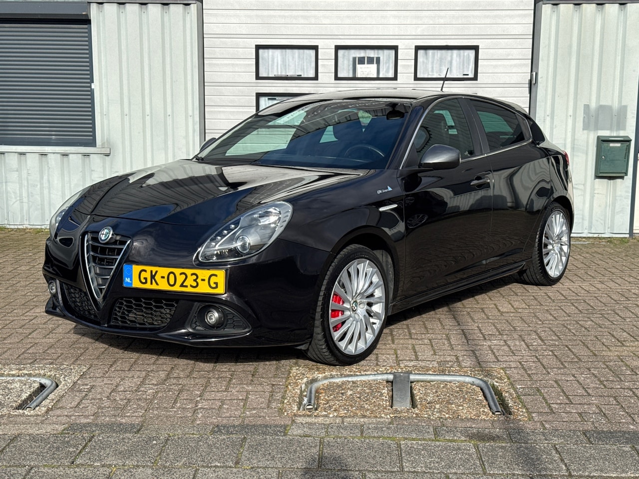 Alfa Romeo Giulietta - 1.4 T Exclusive QV Line Leder | Navi | Clima | Trekhaak - AutoWereld.nl