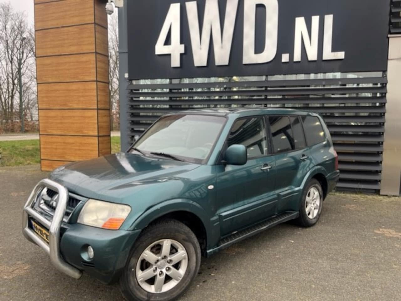 Mitsubishi Pajero - 3.2 Di-D AUT 4WD H/L GEARING AIRCO CRUISE LEATHER EXPORT PRICE € 4.400 EXCL automatic tran - AutoWereld.nl