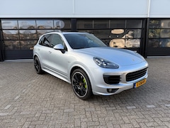 Porsche Cayenne - S E-HYBRID PLATINUM EDITION